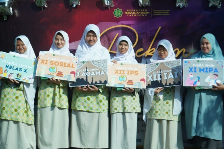 Beasiswa Untuk Santri Berprestasi Pesantren Persis Tarogong